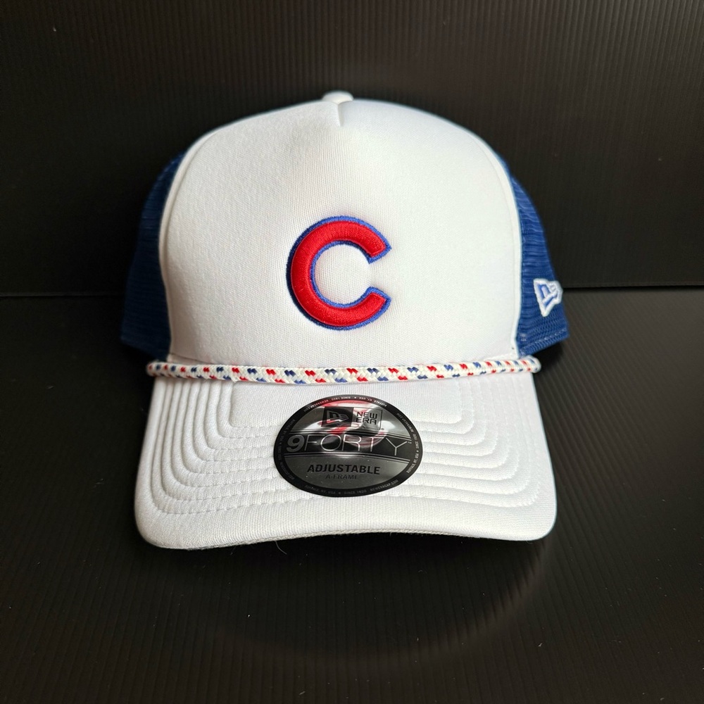 New Era Adult Chicago Cubs White / Blue 9Forty Court Adjustable Trucker Hat